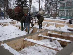 Фундамент дома зимой