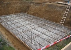 Опалубка и арматура для плитного фундамента