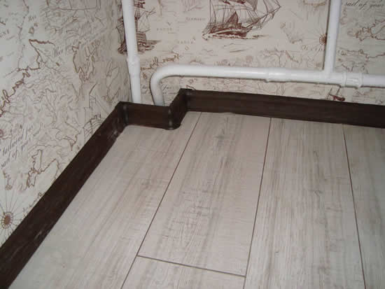 Работа с ПВХ-плинтусами при проведении ремонта своими руками
